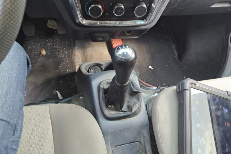 Used Jinbei Hiace X30 2023 1.5L Wealthy-Style Passenger Van 5/6/7-Seater Non-Air-Conditioned Version SWC15M Gear Lever