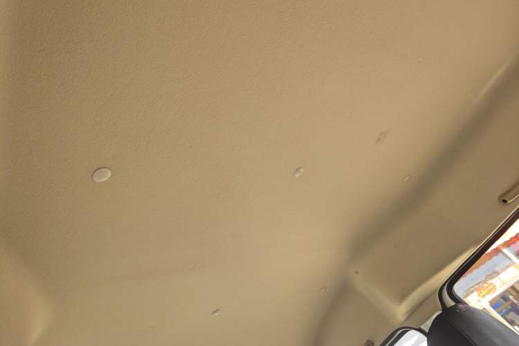 Used Jinbei Hiace X30 2023 1.5L Super-Comfortable Passenger Van 5/6/7-Seater Non-Air-Conditioned Version Model SWC15M Headliner