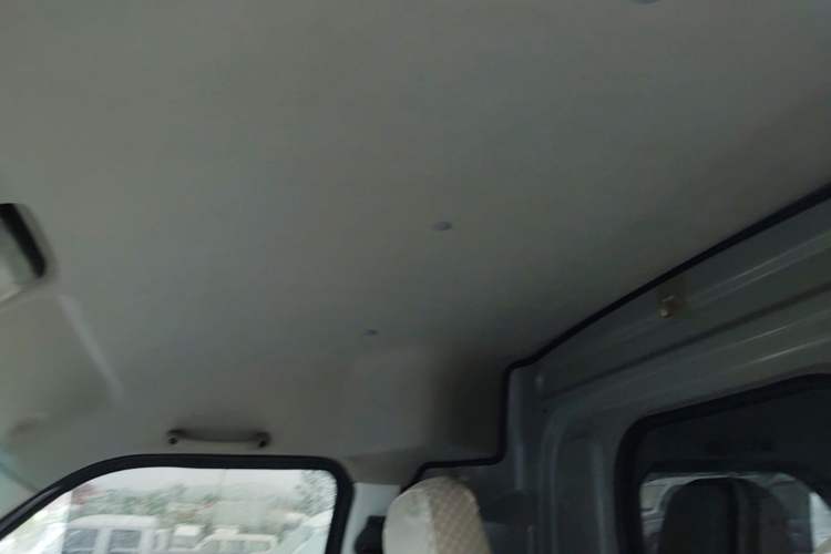 Used Jinbei Hiace X30 2023 1.5L Wealthy Van 2/5-Seater Non-Air-Conditioned Version SWC15M Headliner