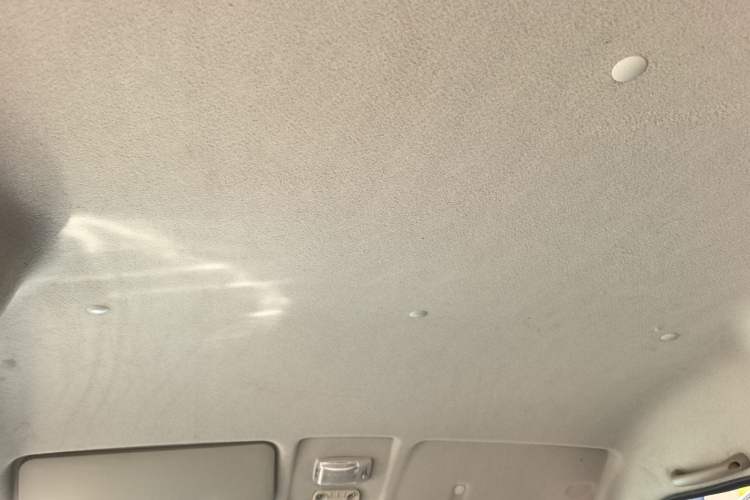 Used Jinbei Hiace X30 2023 1.5L Super-Comfortable Passenger Van 5/6/7-Seater Non-Air-Conditioned Version Model SWC15M Headliner