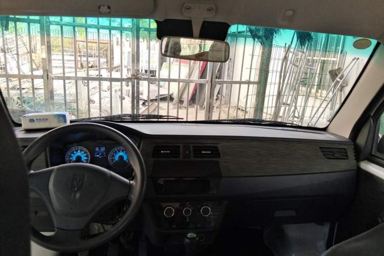 Used Jinbei Hiace X30 2023 1.5L Super-Comfortable Passenger Van 5/6/7-Seater Non-Air-Conditioned Version Model SWC15M Headliner
