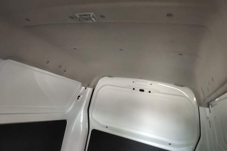 Used Jinbei Hiace X30 2023 1.5L Super-Enjoyment Van 2/5 Seats Non-Air-Conditioned Version SWC15M Headliner