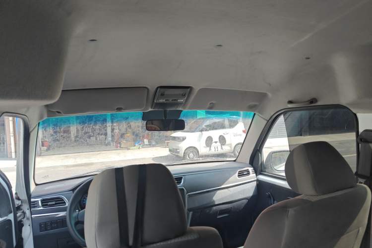 Used Jinbei Hiace X30 2023 1.5L Wealthy-Style Passenger Van 5/6/7-Seater Non-Air-Conditioned Version SWC15M Headliner