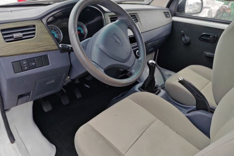 Used Jinbei Hiace X30 2023 1.5L Super-Comfortable Passenger Van 5/6/7-Seater Non-Air-Conditioned Version Model SWC15M Interior 1
