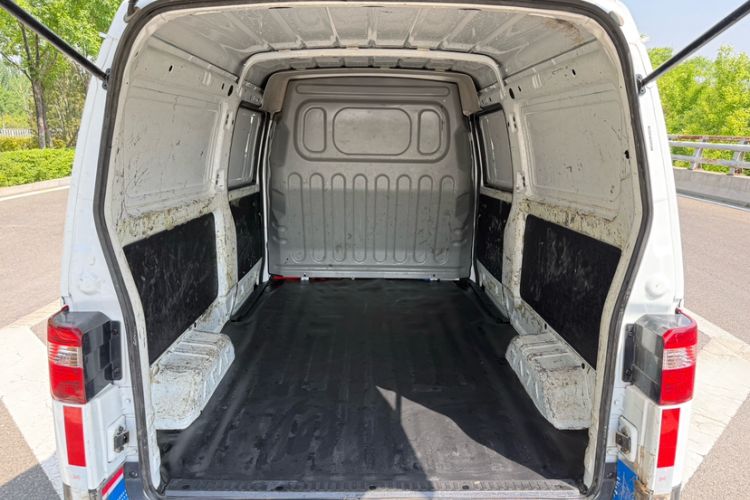 Used Jinbei Hiace X30 2023 1.5L Super-Enjoyment Van 2/5 Seats Non-Air-Conditioned Version SWC15M Interior 3