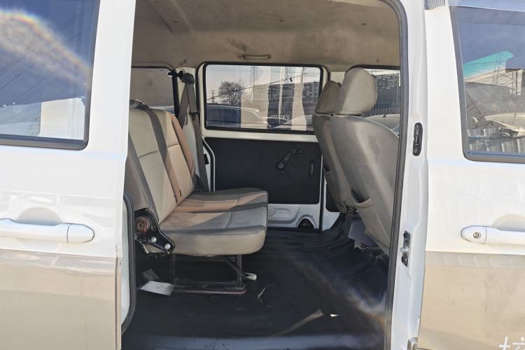 Used Jinbei Hiace X30 2023 1.5L Wealthy-Style Passenger Van 5/6/7-Seater Non-Air-Conditioned Version SWC15M Interior 3