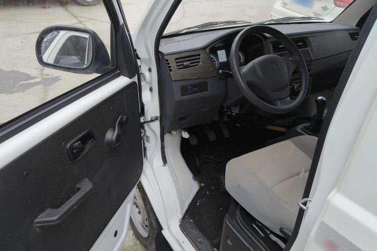 Used Jinbei Hiace X30 2023 1.5L Super-Enjoyment Van 2/5 Seats Non-Air-Conditioned Version SWC15M Interior 3