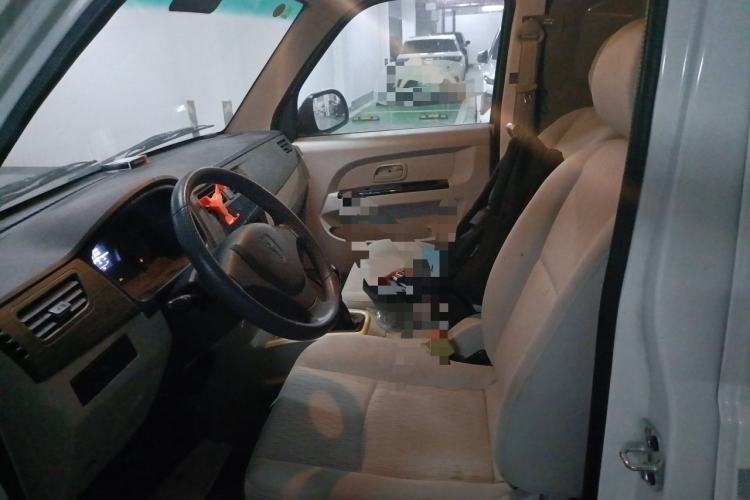 Used Jinbei Hiace X30 2023 1.5L Luxury Cargo Version 2/5-Seater SWC15M Interior 4