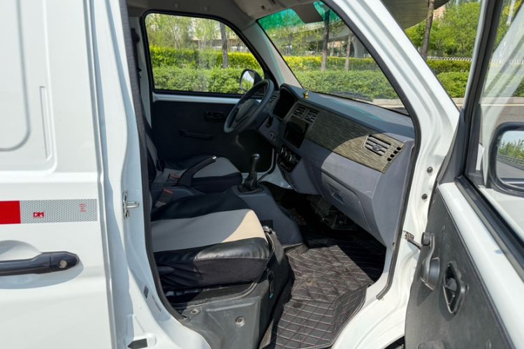 Used Jinbei Hiace X30 2023 1.5L Super-Enjoyment Van 2/5 Seats Non-Air-Conditioned Version SWC15M Interior 4