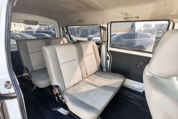 Used Jinbei Hiace X30 2023 1.5L Wealthy-Style Passenger Van 5/6/7-Seater Non-Air-Conditioned Version SWC15M Interior 4