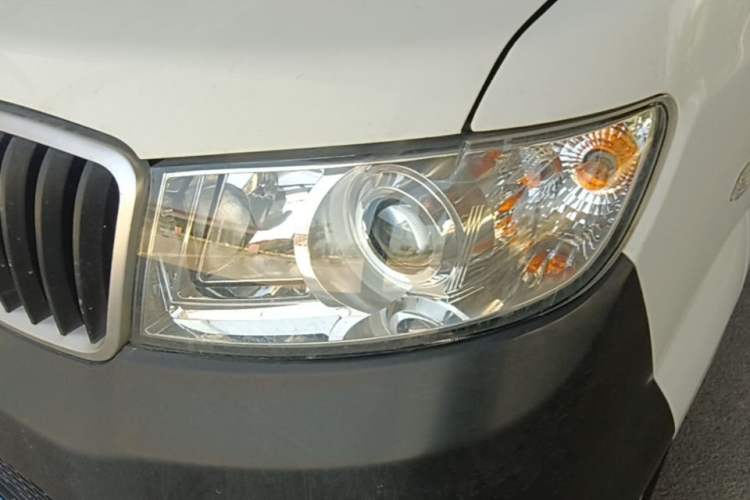 Used Jinbei Hiace X30 2023 1.5L Super-Comfortable Passenger Van 5/6/7-Seater Non-Air-Conditioned Version Model SWC15M Left Front Headlight