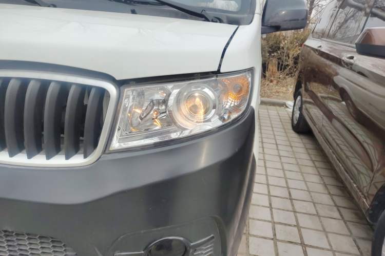 Used Jinbei Hiace X30 2023 1.5L Super-Comfortable Passenger Van 5/6/7-Seater Non-Air-Conditioned Version Model SWC15M Left Front Headlight