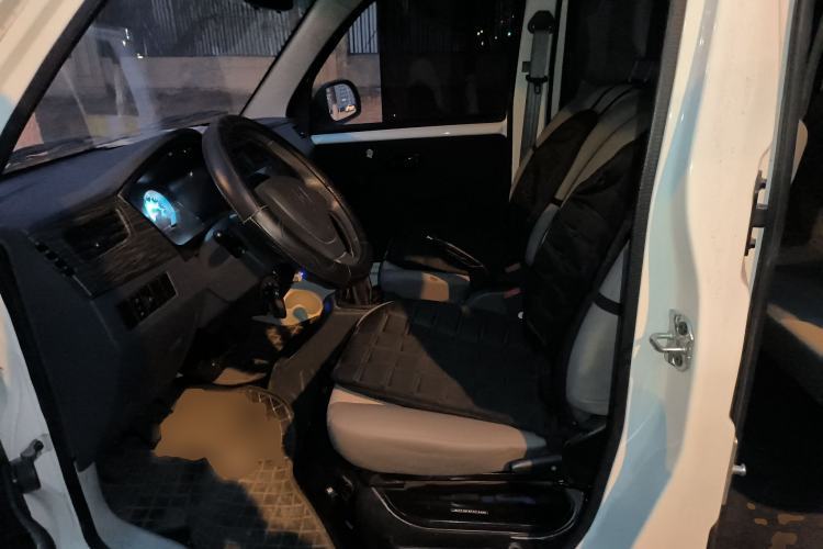 Used Jinbei Hiace X30 2023 1.5L Super-Comfortable Passenger Van 5/6/7-Seater Non-Air-Conditioned Version Model SWC15M Left Front Seat