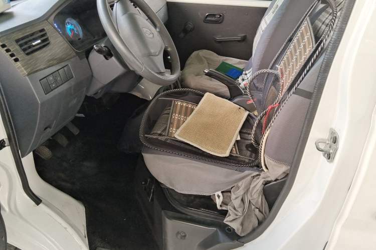 Used Jinbei Hiace X30 2023 1.5L Super-Comfortable Passenger Van 5/6/7-Seater Non-Air-Conditioned Version Model SWC15M Left Front Seat