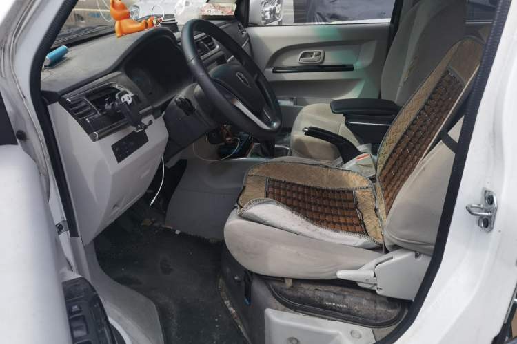 Used Jinbei Hiace X30 2023 1.5L Business-Style Passenger Van 5/6/7-Seater Non-Air-Conditioned Version SWC15M Left Front Seat