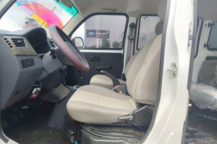Used Jinbei Hiace X30 2023 1.5L Super-Comfortable Passenger Van 5/6/7-Seater Non-Air-Conditioned Version Model SWC15M Left Front Seat