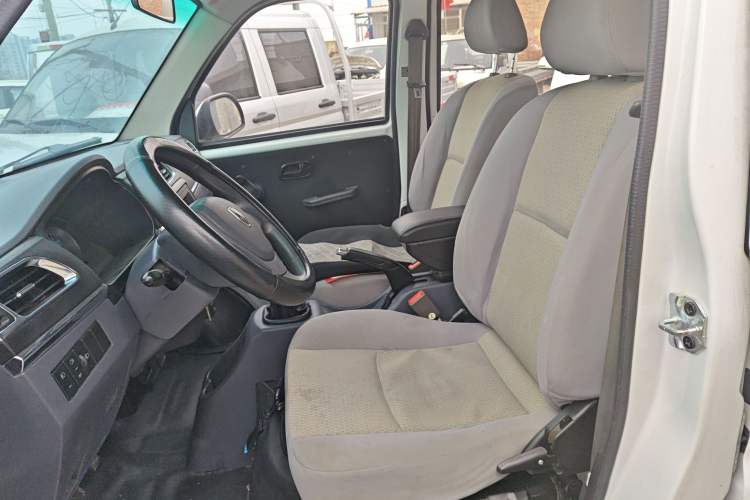 Used Jinbei Hiace X30 2023 1.5L Super-Comfortable Passenger Van 5/6/7-Seater Non-Air-Conditioned Version Model SWC15M Left Front Seat