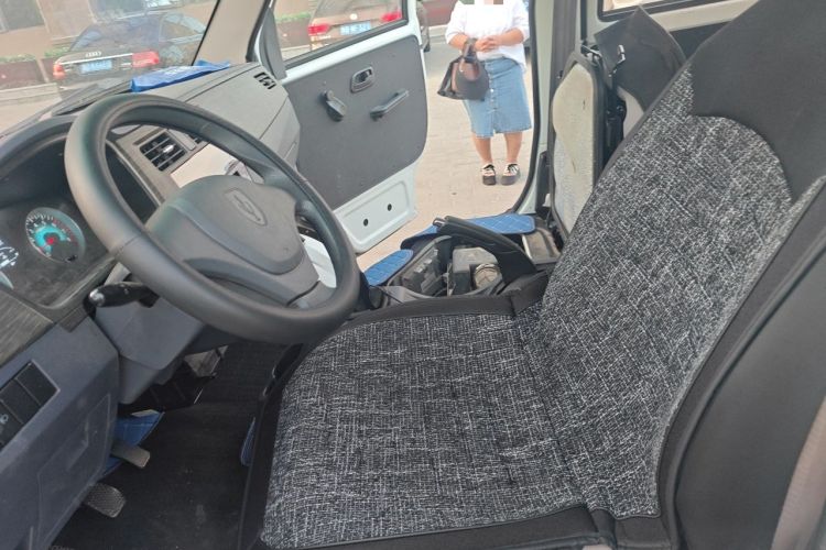 Used Jinbei Hiace X30 2023 1.5L Super-Comfortable Passenger Van 5/6/7-Seater Non-Air-Conditioned Version Model SWC15M Left Front Seat