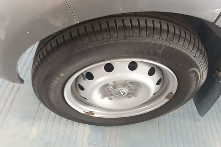 Used Jinbei Hiace X30 2023 1.5L Wealthy Van 2/5-Seater Non-Air-Conditioned Version SWC15M Left Front Wheel Hub
