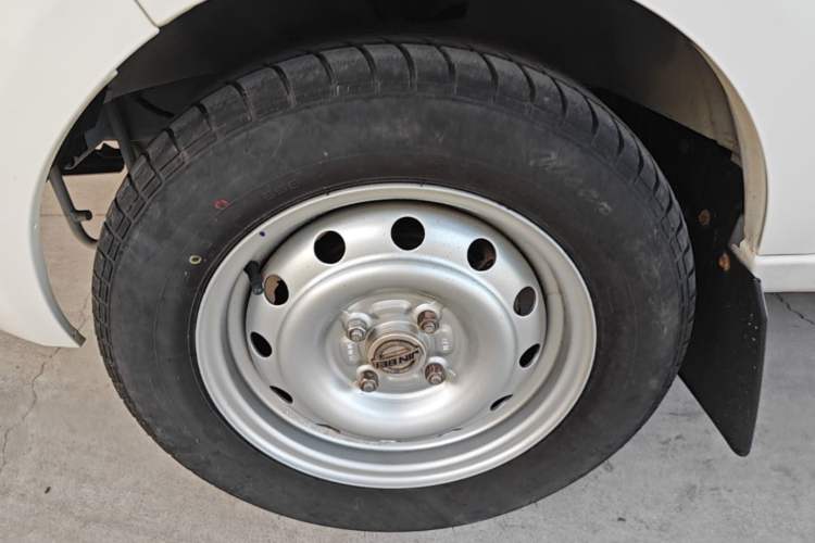 Used Jinbei Hiace X30 2023 1.5L Super-Enjoyment Van 2/5 Seats Non-Air-Conditioned Version SWC15M Left Front Wheel Hub