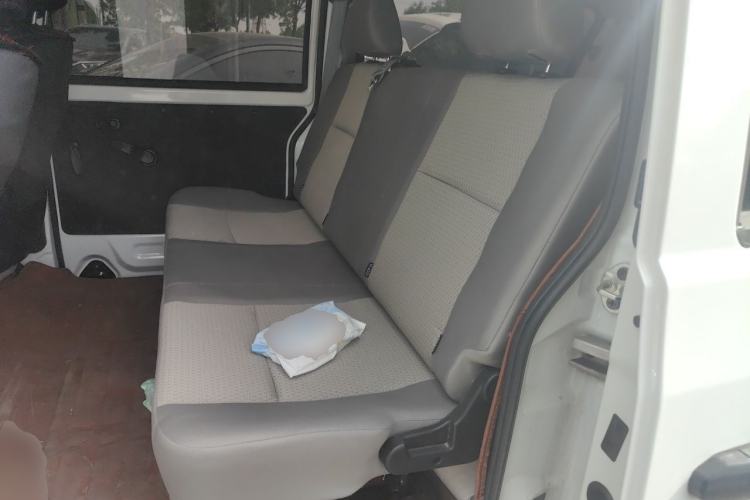 Used Jinbei Hiace X30 2023 1.5L Super-Comfortable Passenger Van 5/6/7-Seater Non-Air-Conditioned Version Model SWC15M Left Rear Seat