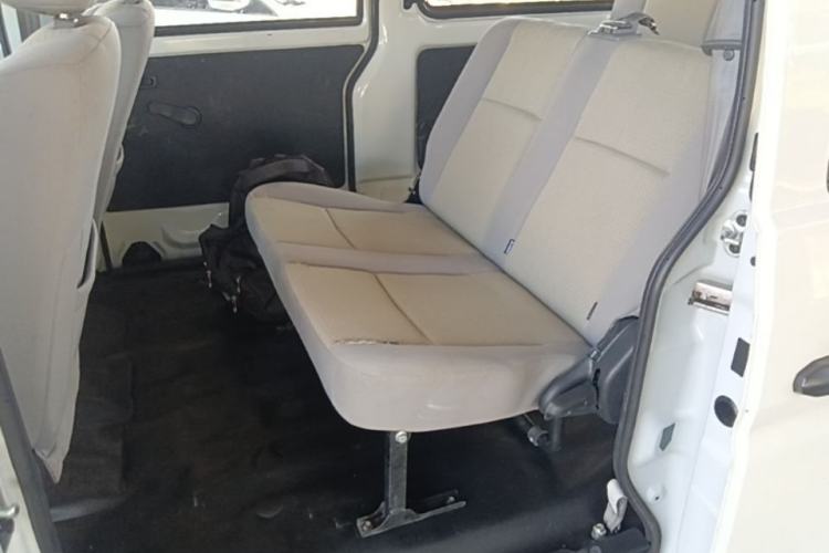 Used Jinbei Hiace X30 2023 1.5L Super-Comfortable Passenger Van 5/6/7-Seater Non-Air-Conditioned Version Model SWC15M Left Rear Seat