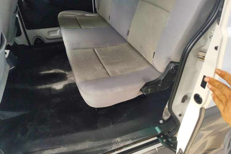 Used Jinbei Hiace X30 2023 1.5L Wealthy-Style Passenger Van 5/6/7-Seater Non-Air-Conditioned Version SWC15M Left Rear Seat