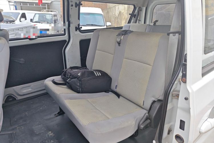Used Jinbei Hiace X30 2023 1.5L Super-Comfortable Passenger Van 5/6/7-Seater Non-Air-Conditioned Version Model SWC15M Left Rear Seat