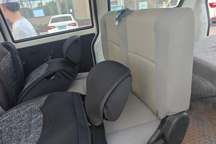 Used Jinbei Hiace X30 2023 1.5L Super-Comfortable Passenger Van 5/6/7-Seater Non-Air-Conditioned Version Model SWC15M Left Rear Seat