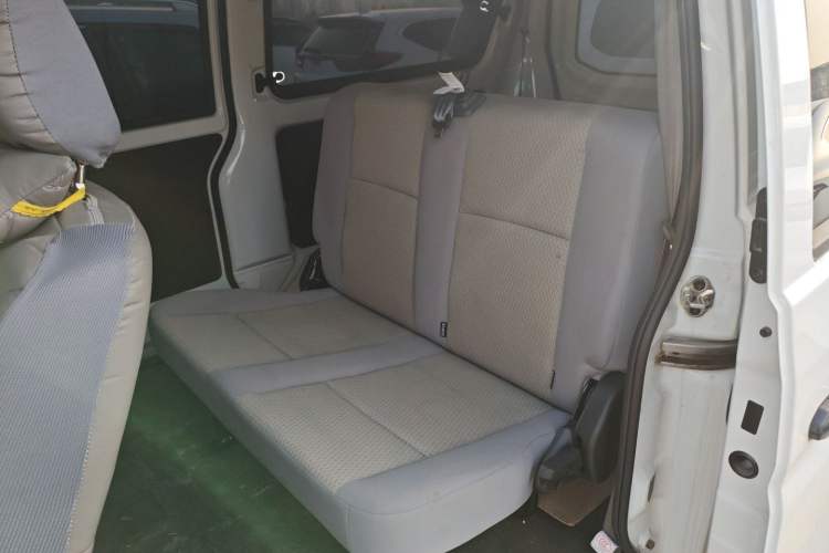 Used Jinbei Hiace X30 2023 1.5L Super-Comfortable Passenger Van 5/6/7-Seater Non-Air-Conditioned Version Model SWC15M Left Rear Seat