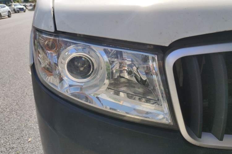 Used Jinbei Hiace X30 2023 1.5L Wealthy-Style Passenger Van 5/6/7-Seater Non-Air-Conditioned Version SWC15M Right Front Headlight