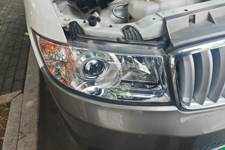 Used Jinbei Hiace X30 2023 1.5L Business-Style Passenger Van 5/6/7-Seater Non-Air-Conditioned Version SWC15M Right Front Headlight