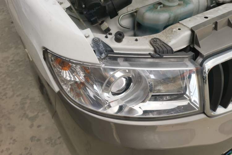 Used Jinbei Hiace X30 2023 1.5L Wealthy Van 2/5-Seater Non-Air-Conditioned Version SWC15M Right Front Headlight