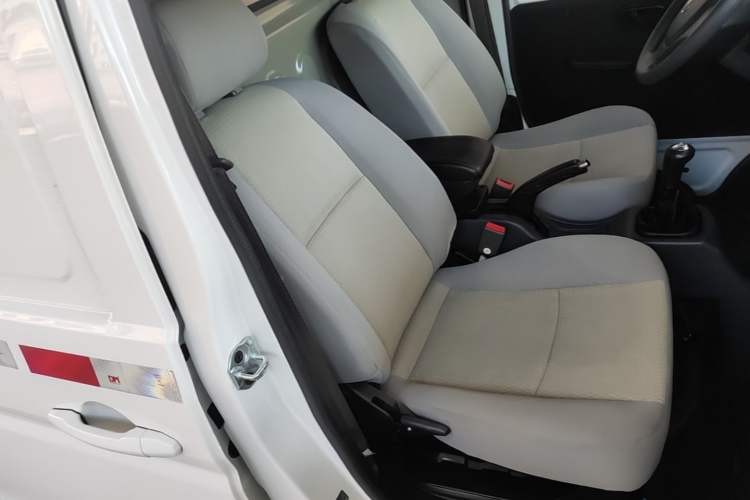 Used Jinbei Hiace X30 2023 1.5L Super-Enjoyment Van 2/5 Seats Non-Air-Conditioned Version SWC15M Right Front Seat