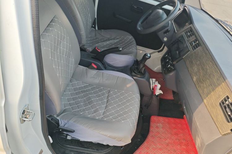Used Jinbei Hiace X30 2023 1.5L Super-Comfortable Passenger Van 5/6/7-Seater Non-Air-Conditioned Version Model SWC15M Right Front Seat
