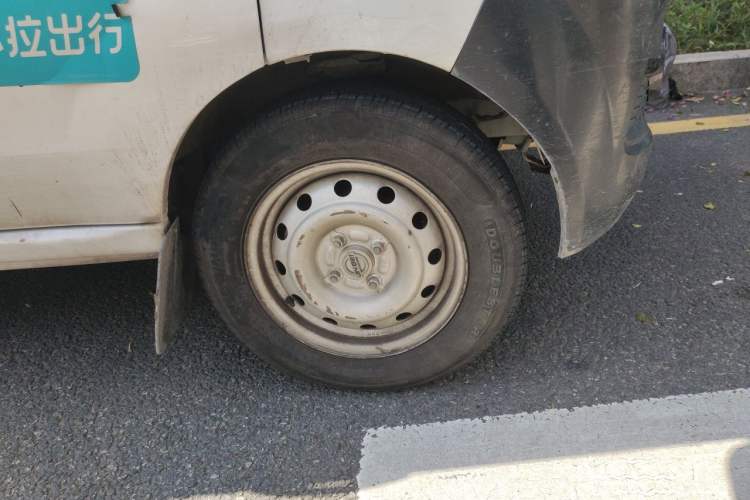 Used Jinbei Hiace X30 2023 1.5L Wealthy-Style Passenger Van 5/6/7-Seater Non-Air-Conditioned Version SWC15M Right Front Wheel Hub