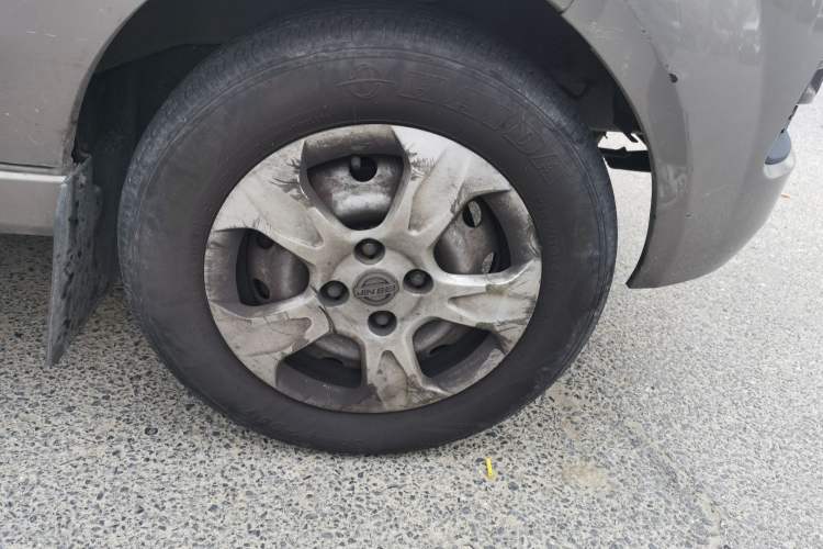 Used Jinbei Hiace X30 2023 1.5L Business-Style Passenger Van 5/6/7-Seater Non-Air-Conditioned Version SWC15M Right Front Wheel Hub