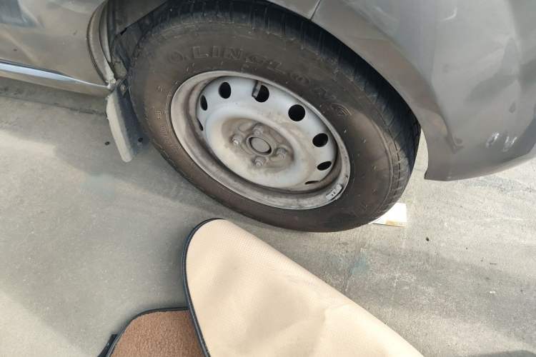 Used Jinbei Hiace X30 2023 1.5L Wealthy-Style Passenger Van 5/6/7-Seater Non-Air-Conditioned Version SWC15M Right Front Wheel Hub