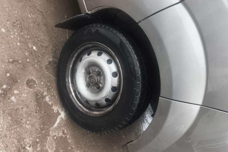 Used Jinbei Hiace X30 2023 1.5L Wealthy-Style Passenger Van 5/6/7-Seater Non-Air-Conditioned Version SWC15M Right Front Wheel Hub