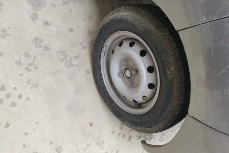 Used Jinbei Hiace X30 2023 1.5L Wealthy Van 2/5-Seater Non-Air-Conditioned Version SWC15M Right Front Wheel Hub