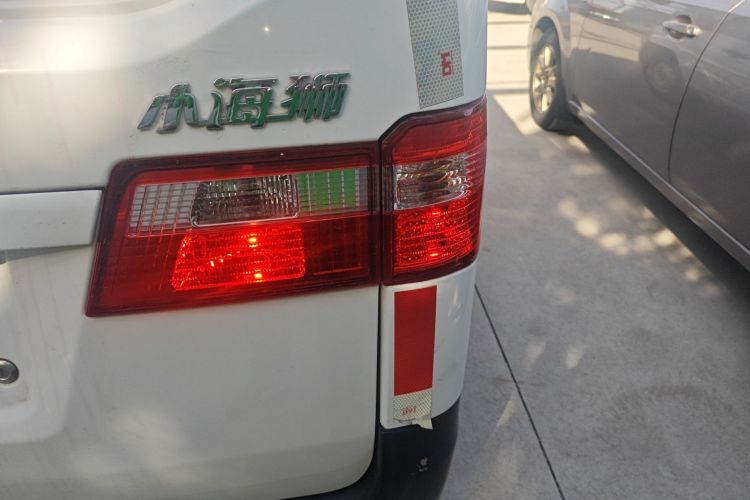 Used Jinbei Hiace X30 2023 1.5L Super-Enjoyment Van 2/5 Seats Non-Air-Conditioned Version SWC15M Right Rear Taillight