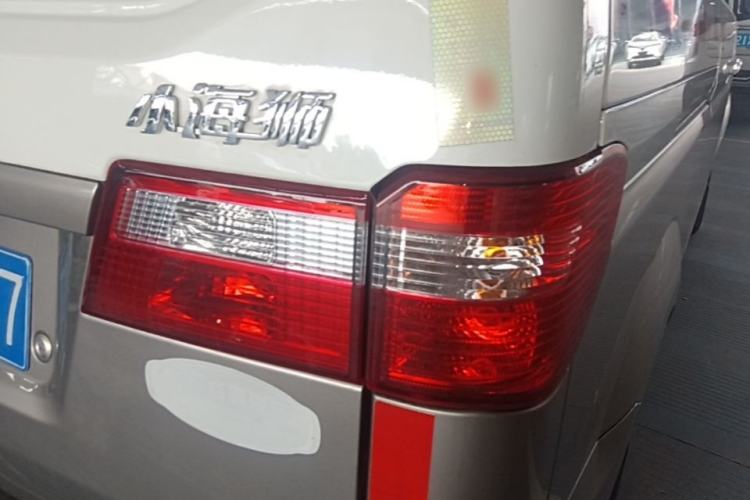 Used Jinbei Hiace X30 2023 1.5L Wealthy Van 2/5-Seater Non-Air-Conditioned Version SWC15M Right Rear Taillight