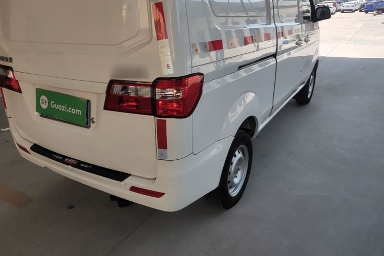 Used Jinbei Hiace X30 2023 1.5L Super-Enjoyment Van 2/5 Seats Non-Air-Conditioned Version SWC15M Right Rear Taillight