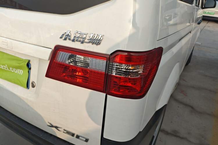 Used Jinbei Hiace X30 2023 1.5L Super-Comfortable Passenger Van 5/6/7-Seater Non-Air-Conditioned Version Model SWC15M Right Rear Taillight