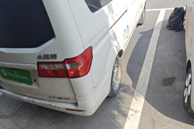 Used Jinbei Hiace X30 2023 1.5L Wealthy-Style Passenger Van 5/6/7-Seater Non-Air-Conditioned Version SWC15M Right Rear Taillight