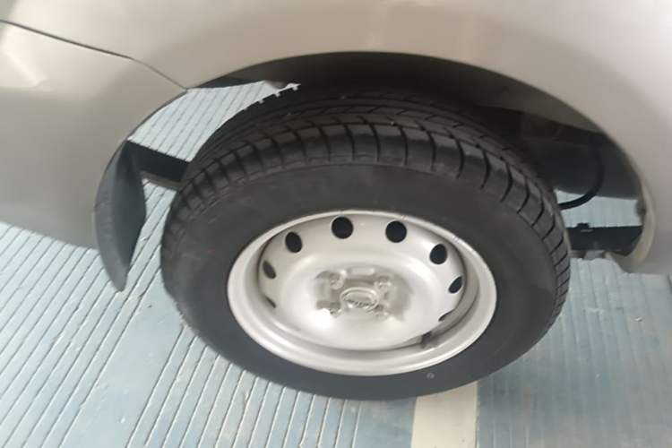 Used Jinbei Hiace X30 2023 1.5L Wealthy Van 2/5-Seater Non-Air-Conditioned Version SWC15M Right Rear Wheel Hub