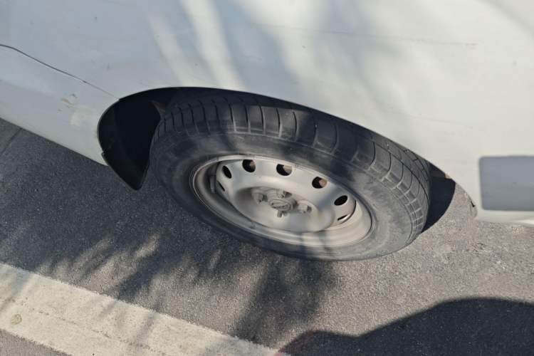 Used Jinbei Hiace X30 2023 1.5L Wealthy-Style Passenger Van 5/6/7-Seater Non-Air-Conditioned Version SWC15M Right Rear Wheel Hub