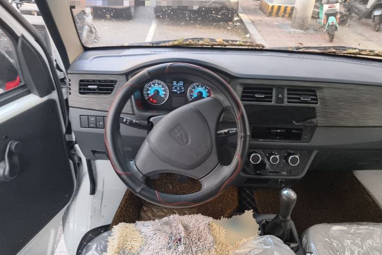 Used Jinbei Hiace X30 2023 1.5L Super-Comfortable Passenger Van 5/6/7-Seater Non-Air-Conditioned Version Model SWC15M Steering Wheel