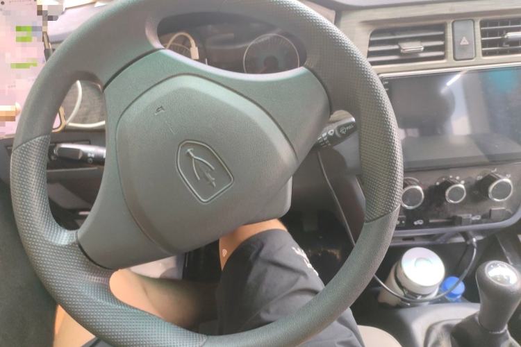 Used Jinbei Hiace X30 2023 1.5L Wealthy-Style Passenger Van 5/6/7-Seater Non-Air-Conditioned Version SWC15M Steering Wheel