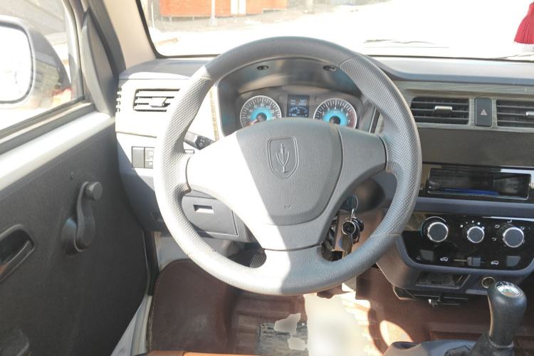 Used Jinbei Hiace X30 2023 1.5L Super-Comfortable Passenger Van 5/6/7-Seater Non-Air-Conditioned Version Model SWC15M Steering Wheel